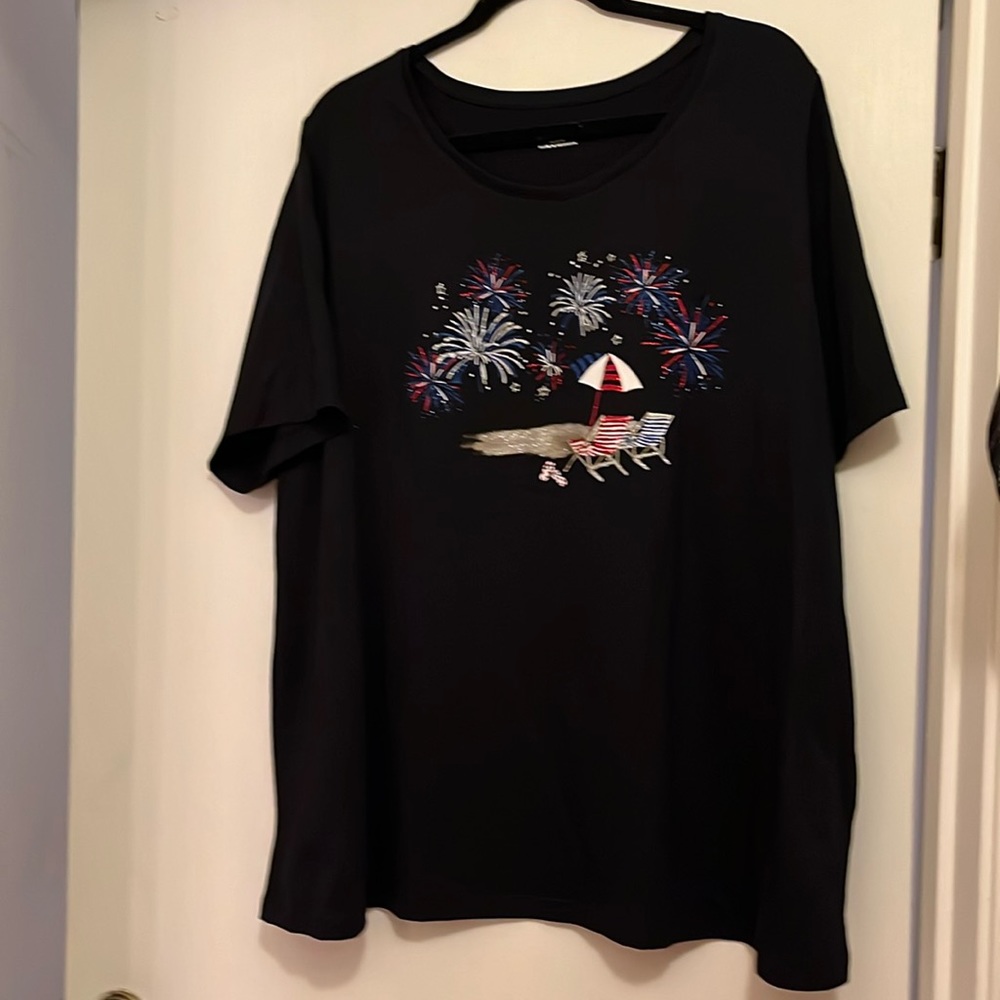 ❤️‍🔥BOGO free (equal or lesser value). NWOT-Tshirt